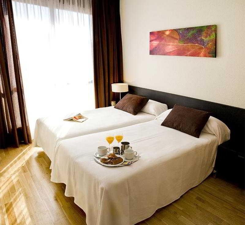 Compostela Suites Madrid Room photo